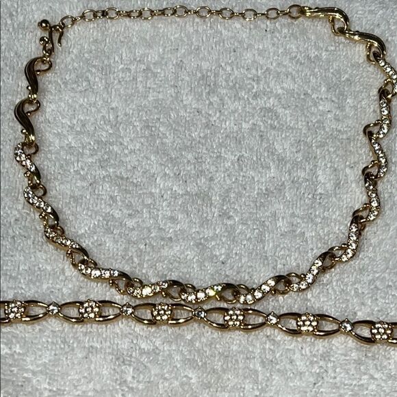 Elegant Gold and Silver Women's Jewelry Set - Picture 2 of 2